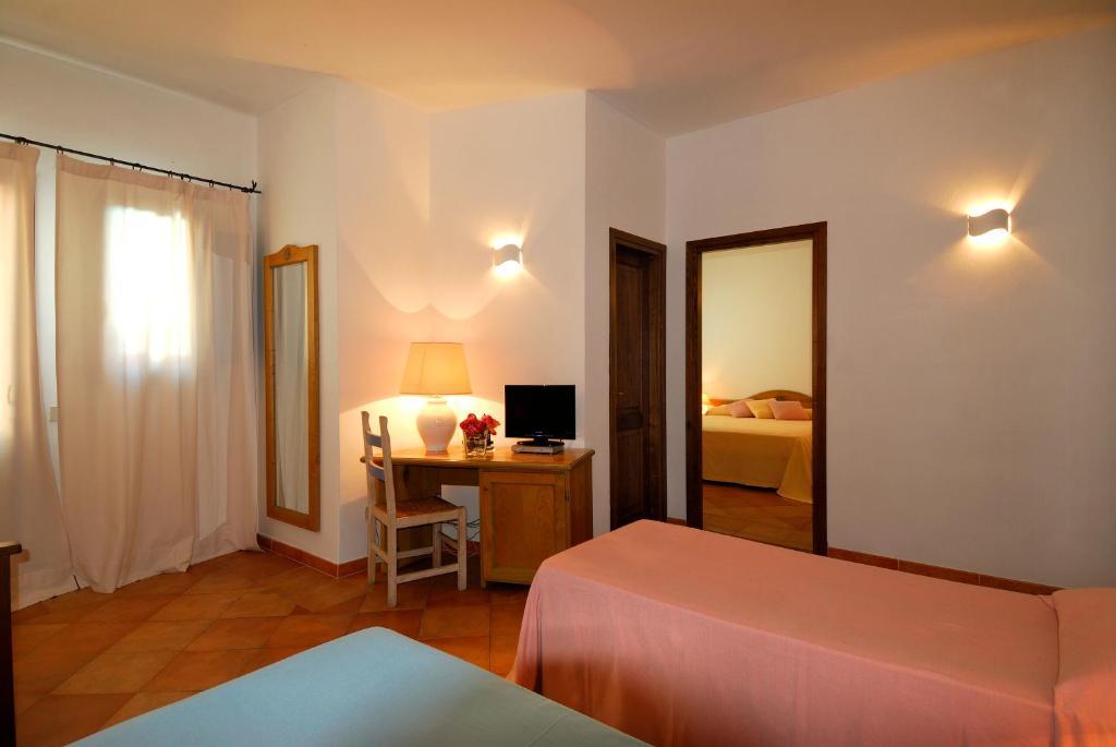 Boutique Hotel Sant'Andrea & Relais San Pantaleo Room photo