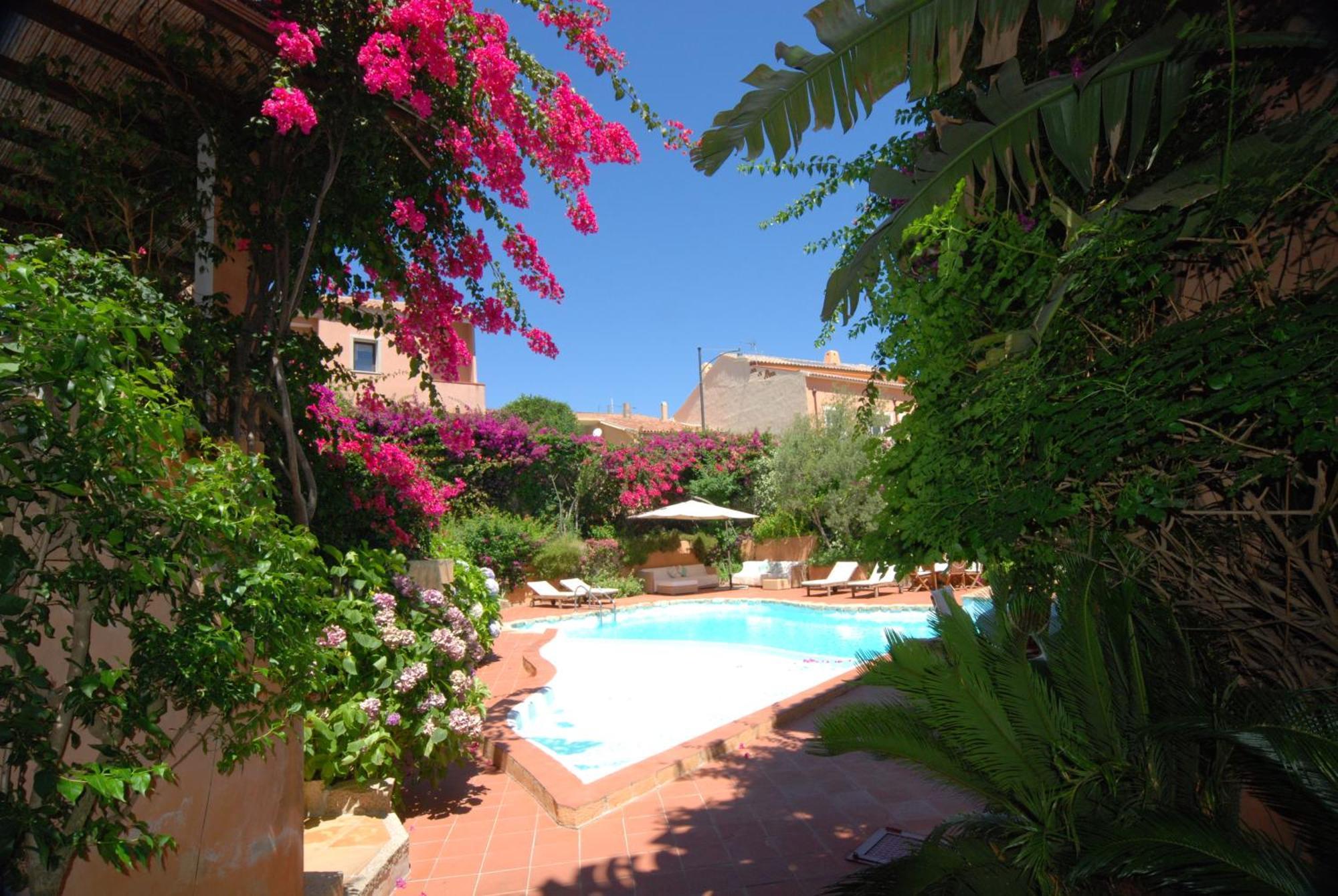 Boutique Hotel Sant'Andrea & Relais San Pantaleo Exterior photo