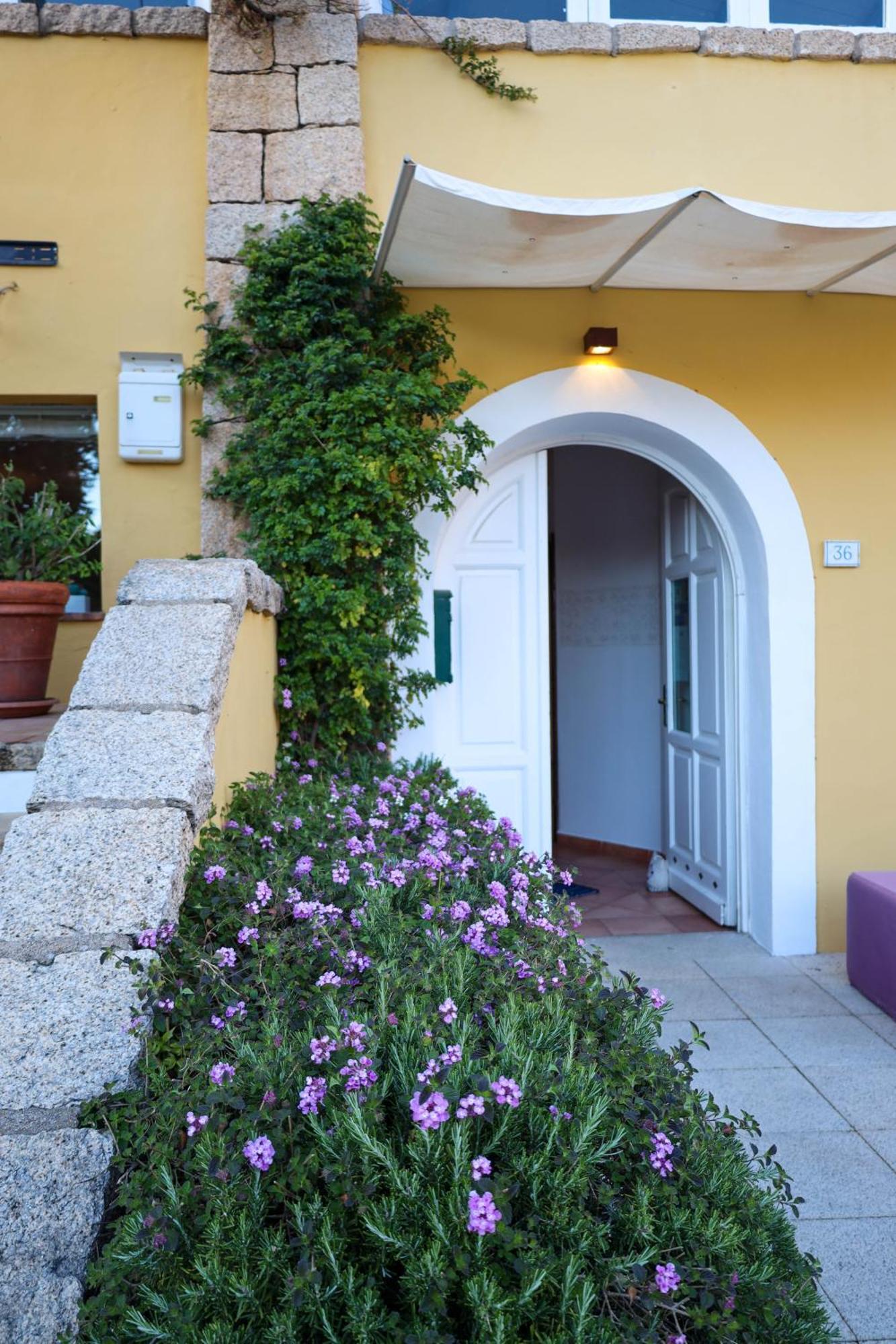 Boutique Hotel Sant'Andrea & Relais San Pantaleo Exterior photo